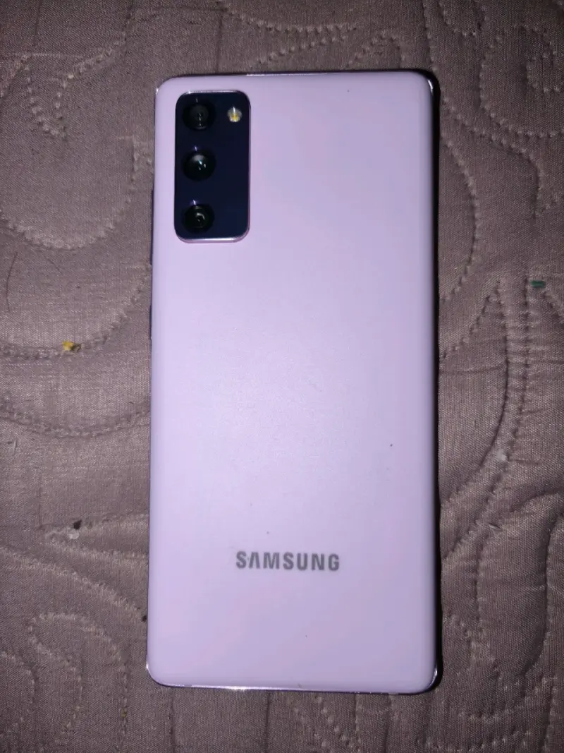 Smartphone Samsung Galaxy S20 FE en buen estado - 2