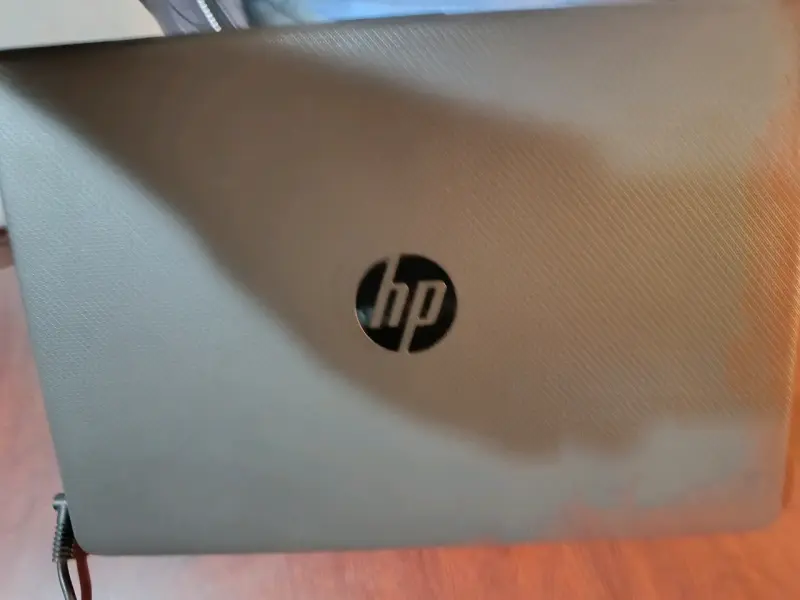 Notebook HP con pantalla de 15 pulgadas - 1