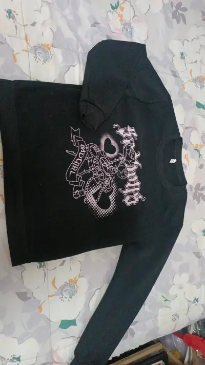 Polerón negro con estampado rosa - miniatura 1