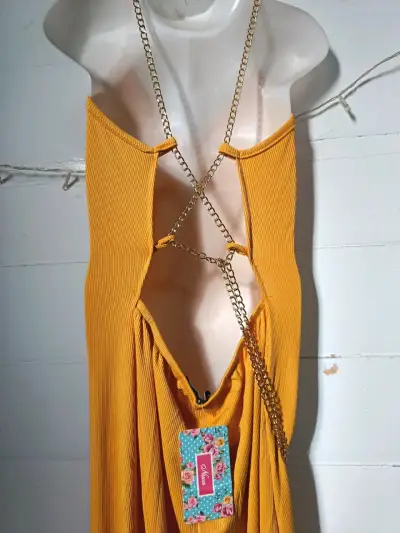 Vestido amarillo con tirantes de cadena - miniatura 3