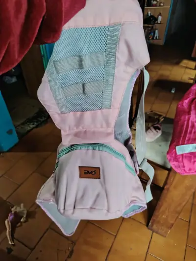 Mochila portabebés rosa con malla transpirable - miniatura 1