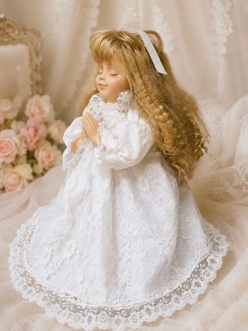 Muñeca de Porcelana en Vestido Blanco colección