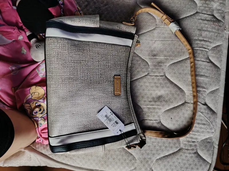 Bolso cruzado Nautica beige con detalles negros - 3