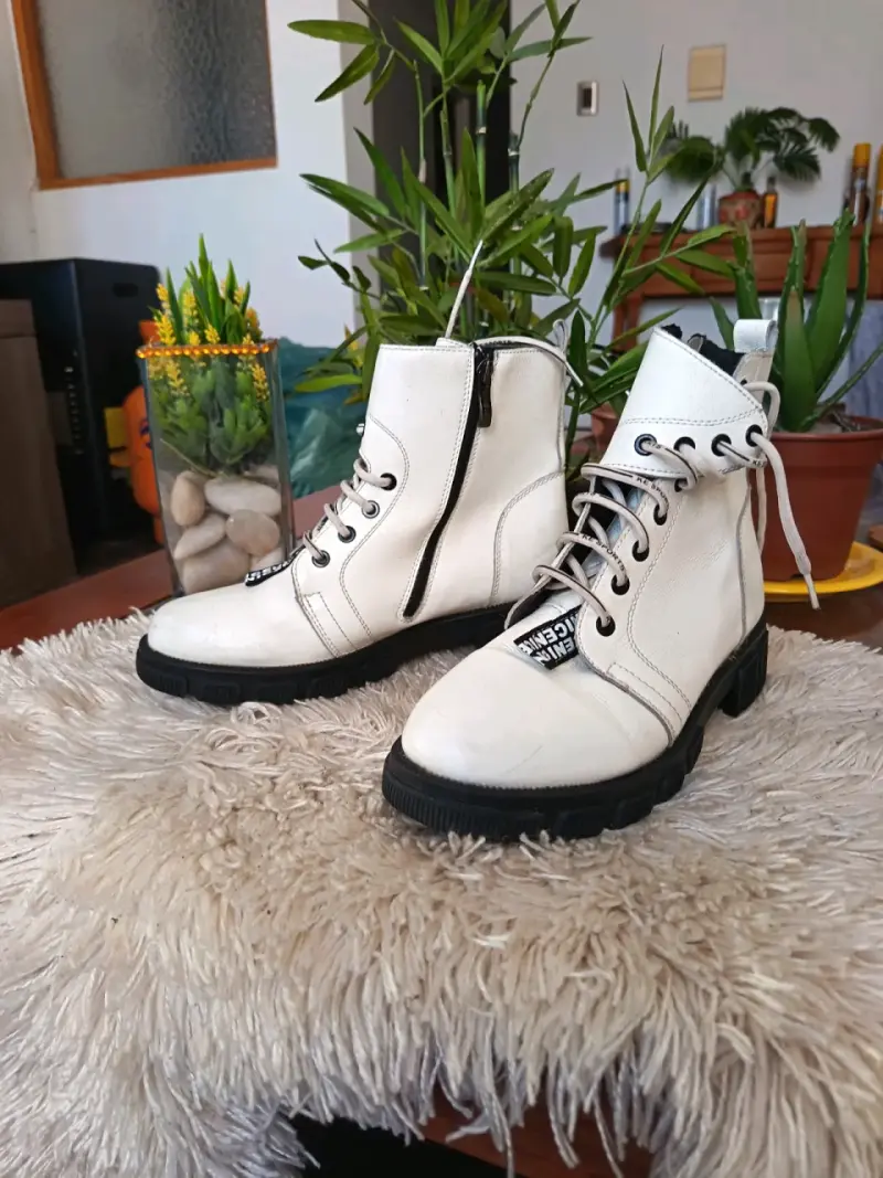 Botines de cuero blanco con cierre lateral - 1