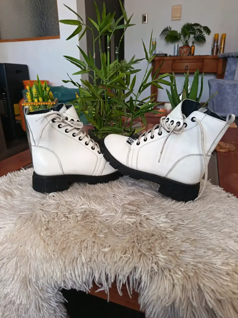 Botines de cuero blanco con cierre lateral - 2