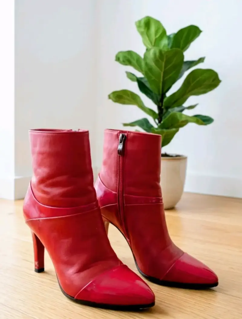 Botines de cuero rojos con tacón alto
