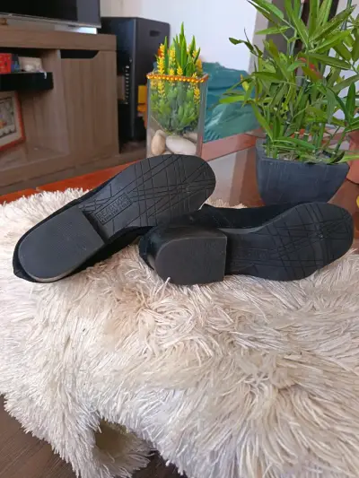 Botines de gamuza negros con tacón bajo - miniatura 4
