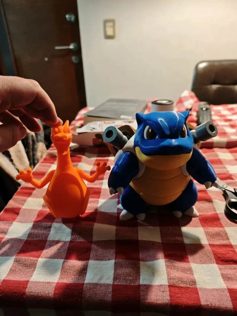 Figuras de acción Pokémon Charizard, Pikachu y más - 5