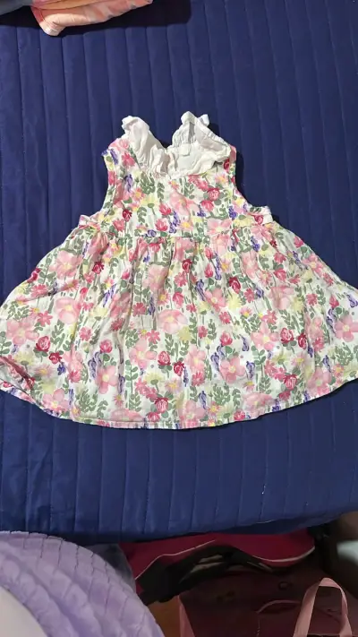Vestido de bebé con estampado floral - miniatura 1