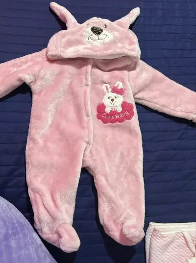 Conjunto de ropa para bebé en tonos rosados - miniatura 2