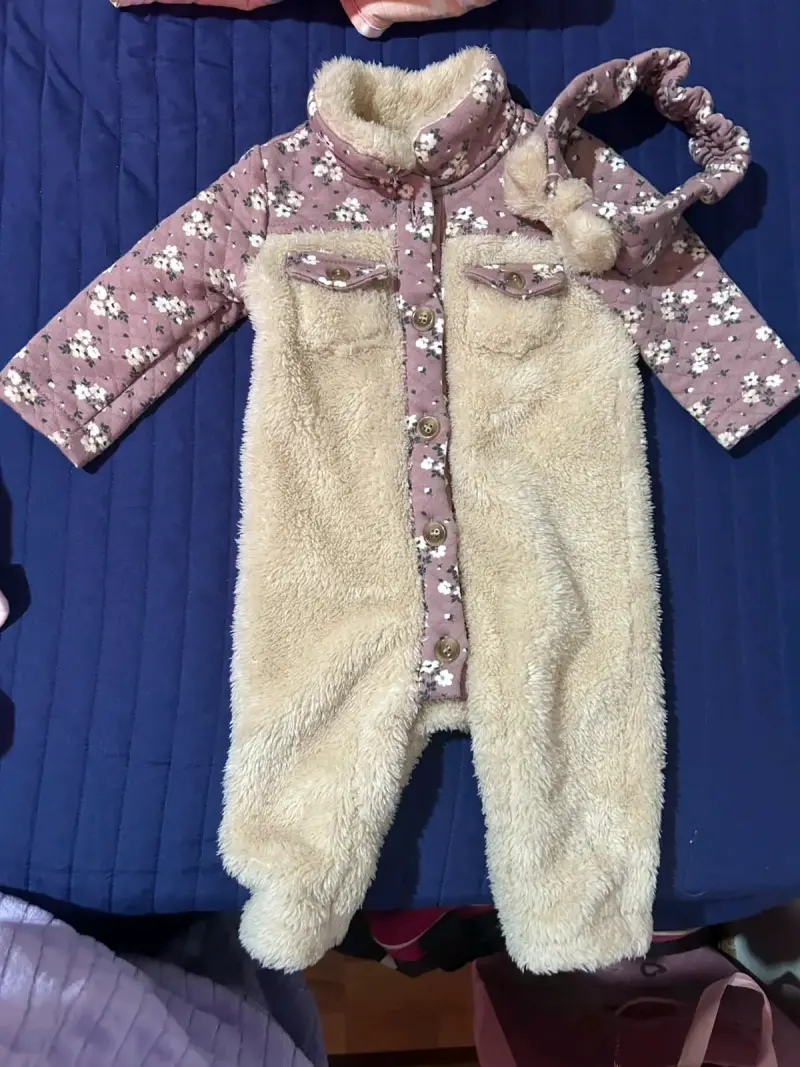 Conjunto de ropa para bebé en tonos rosados - 3