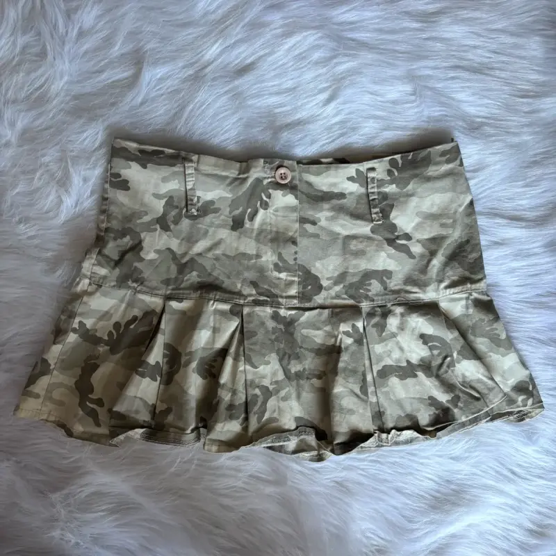 Falda corta camuflada para mujer