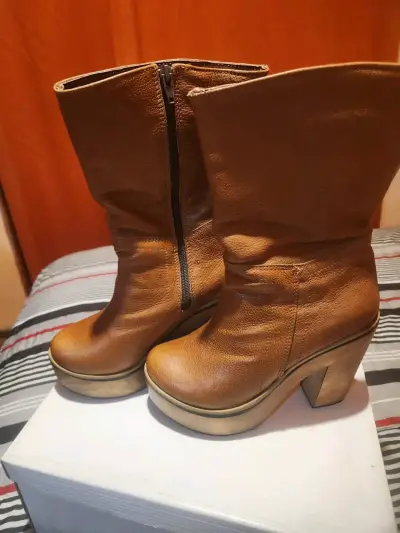 Botines de cuero marrón con tacón alto - miniatura 1