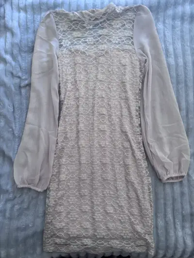 Vestido de encaje blanco con mangas largas - miniatura 1