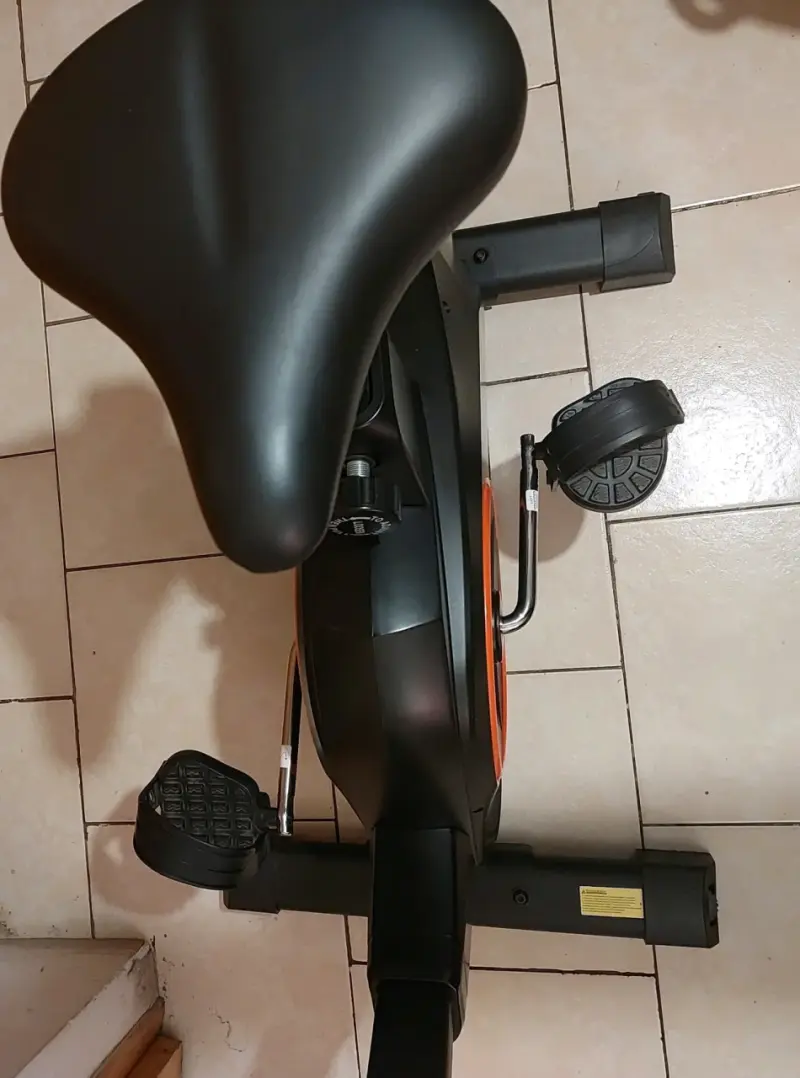 Bicicleta estática Ultimate Fitness con pantalla digital - 4