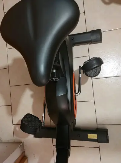 Bicicleta estática Ultimate Fitness con pantalla digital - miniatura 4