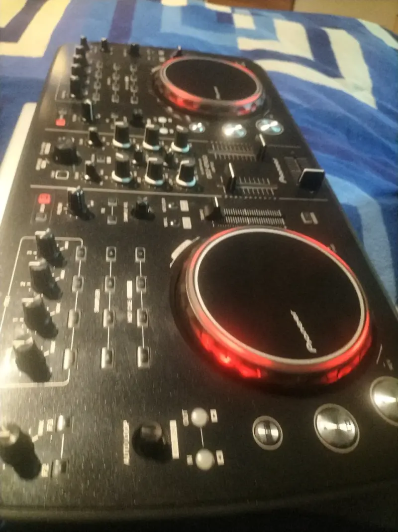 Controlador DJ Pioneer DDJ-ERGO-K con luces LED - 7