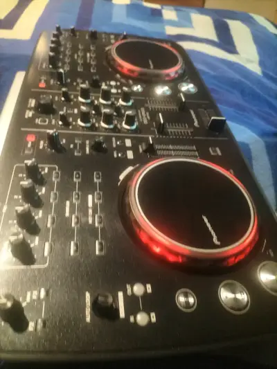 Controlador DJ Pioneer DDJ-ERGO-K con luces LED - miniatura 7