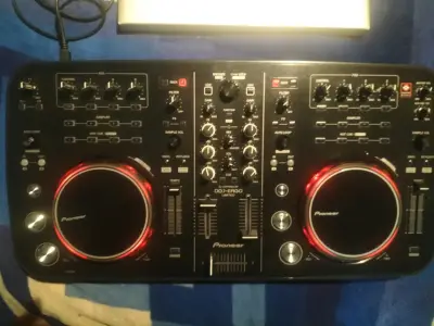 Controlador DJ Pioneer DDJ-ERGO-K con luces LED - miniatura 8