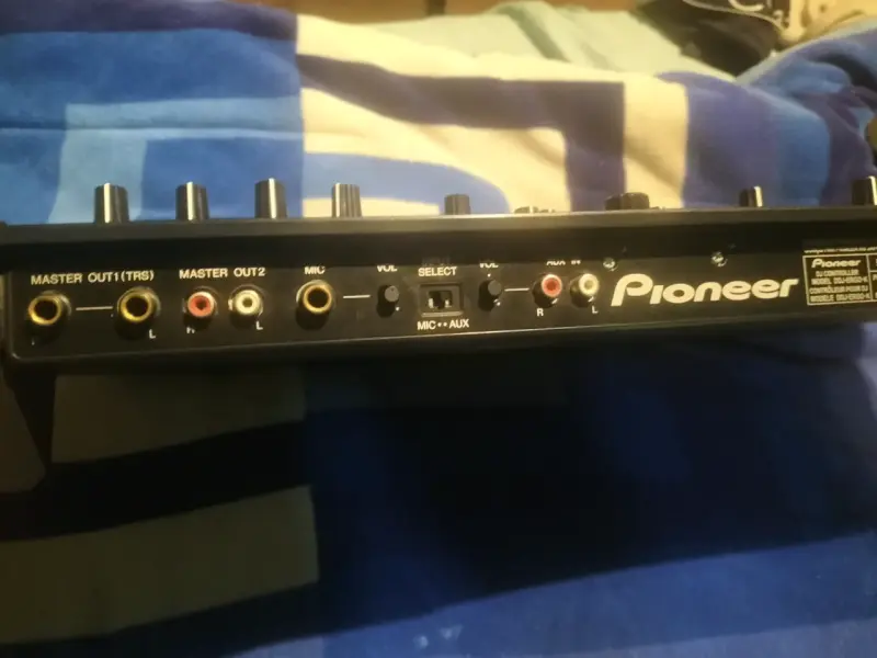 Controlador DJ Pioneer DDJ-ERGO-K con luces LED - 11