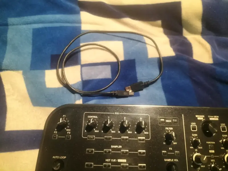 Controlador DJ Pioneer DDJ-ERGO-K con luces LED - 12