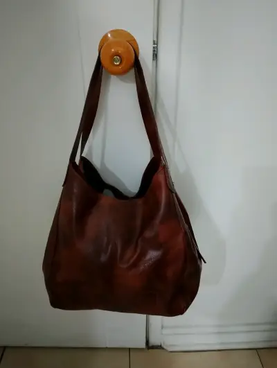 Cartera tote de cuero sintético marrón amplio - miniatura 1