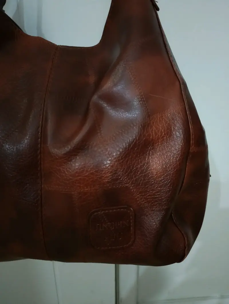 Cartera tote de cuero sintético marrón amplio - 2