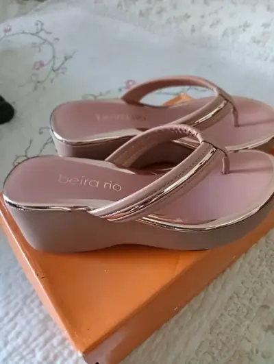 Sandalias plataforma rosadas Beira Rio - miniatura 1