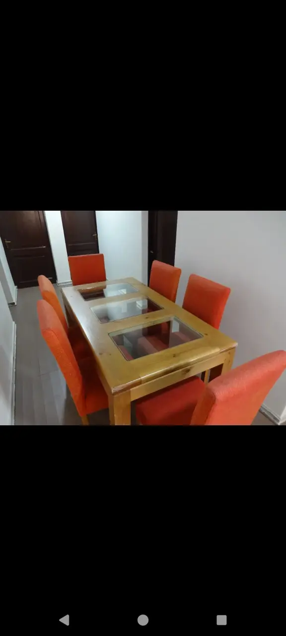 Mesa de comedor con 6 sillas - 1