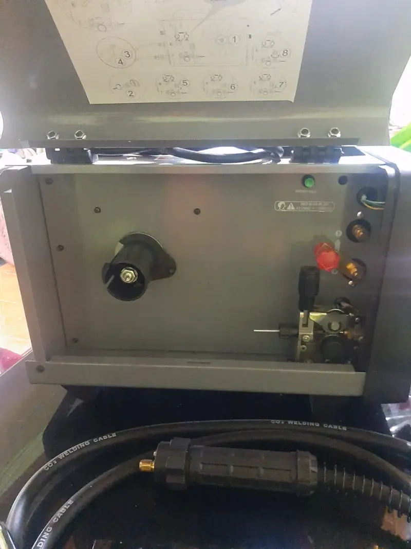 Soldadora Inverter Super-200S con Cables - 2