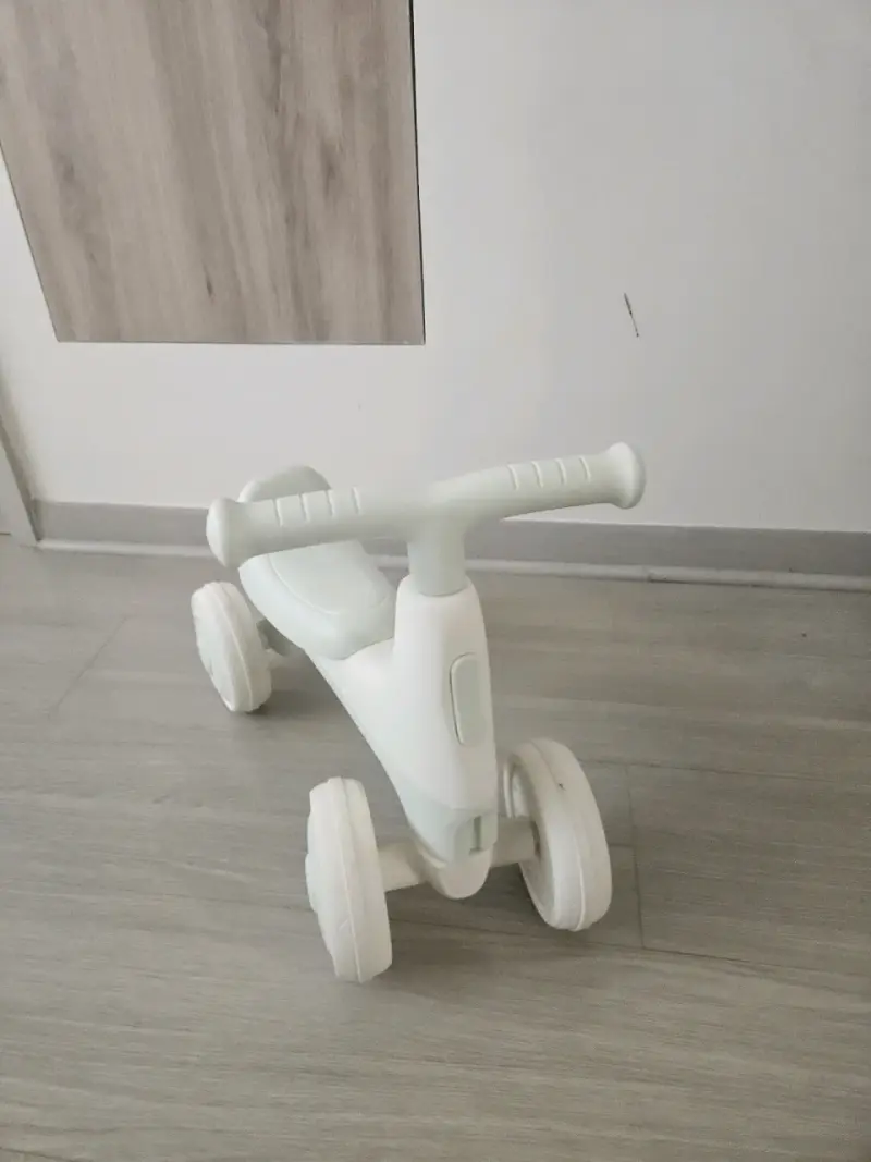 Triciclo infantil blanco con luces LED - 3