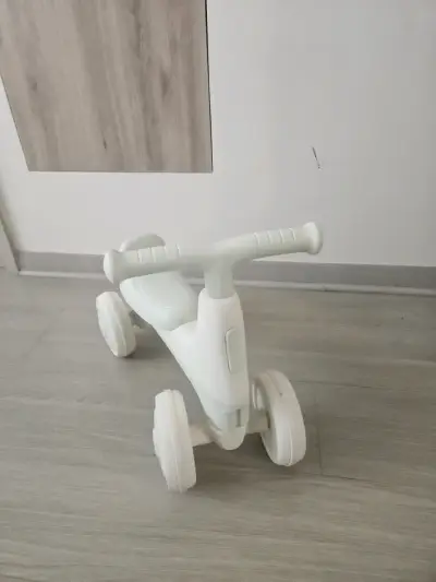 Triciclo infantil blanco con luces LED - miniatura 3