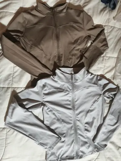 Chaquetas deportivas para mujer en varios colores - miniatura 3