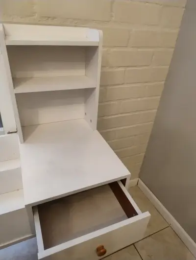 Tocador de madera con espejo y cajones - miniatura 3