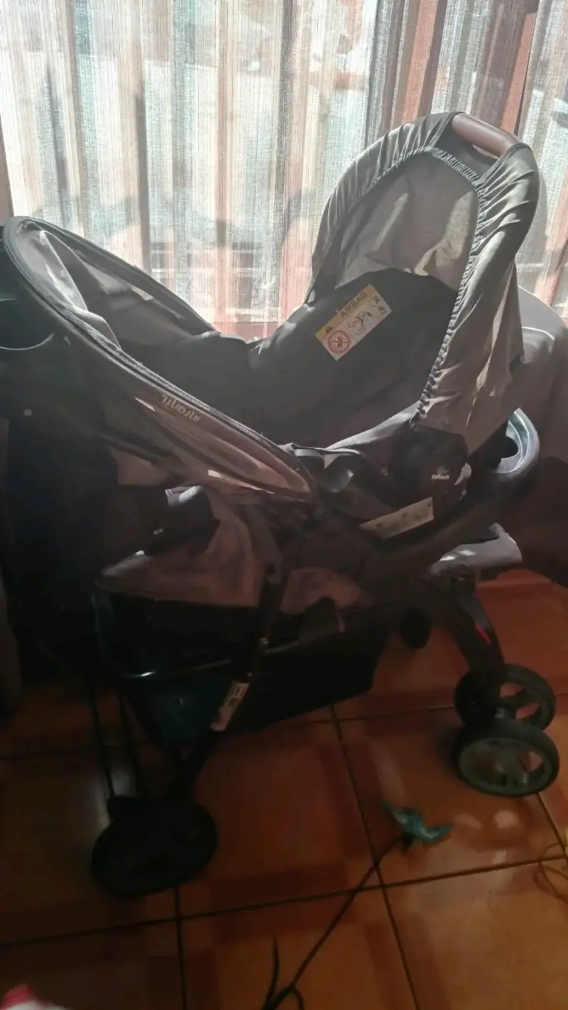 Coche de bebé Infanti gris con canasto - 1