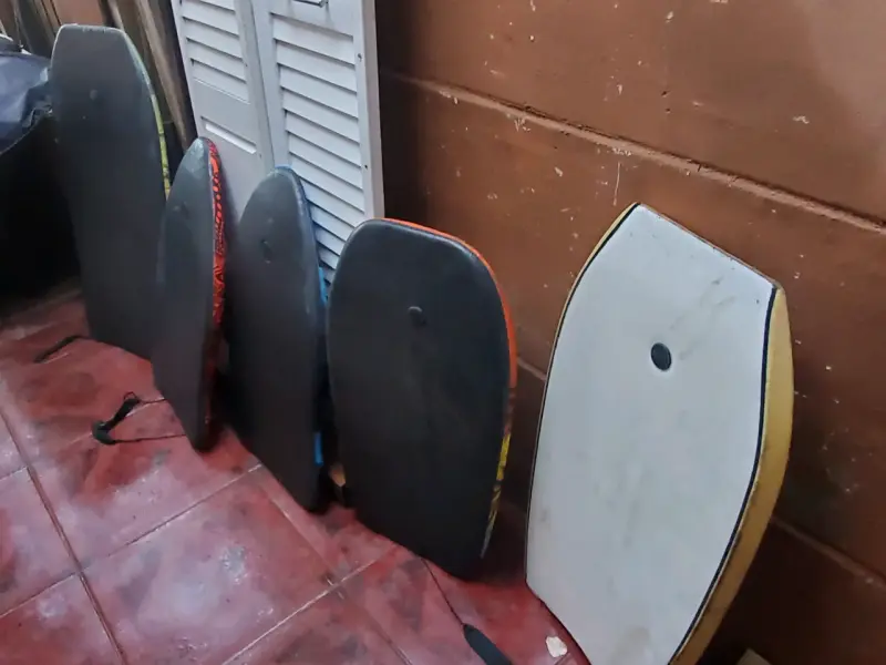 Bodyboards de colores variados en buen estado - 2