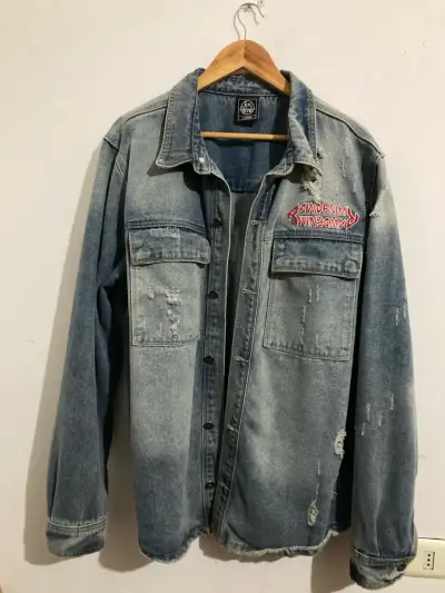 Chaqueta de mezclilla desgastada - miniatura 1