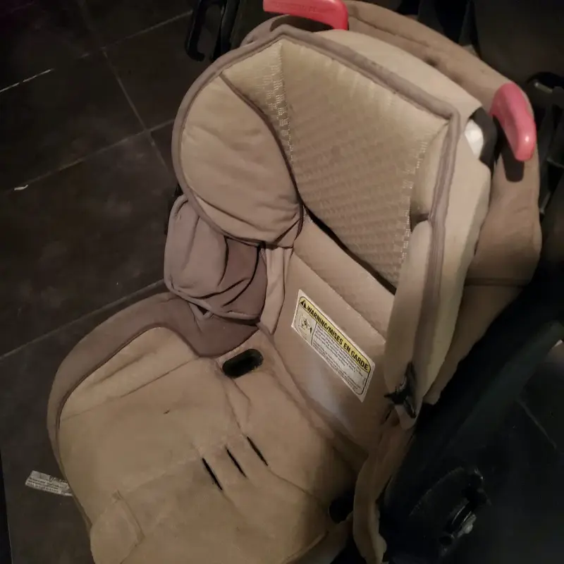 Silla de auto para bebé color beige - 3