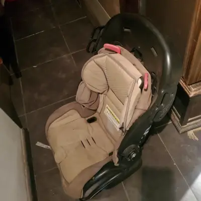 Silla de auto para bebé color beige - miniatura 4
