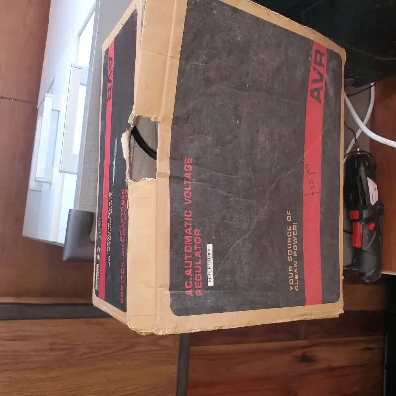 Regulador de Voltaje Automático Goldsource 500VA - 1
