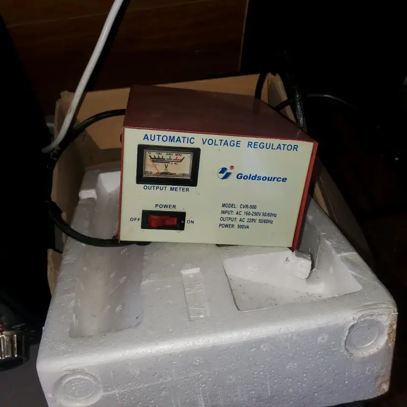 Regulador de Voltaje Automático Goldsource 500VA - 4