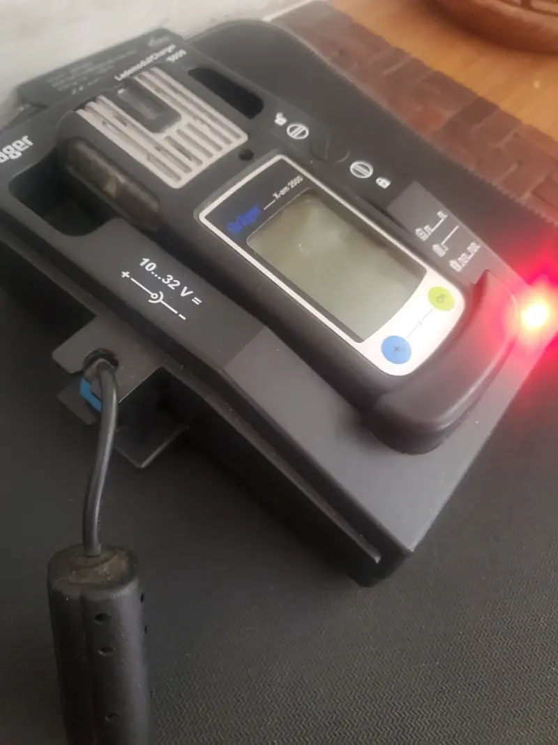 Detector de gases Dräger X-am 2500 con cargador