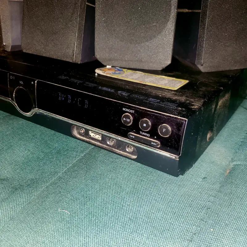 Sistema de sonido LG con parlantes - 3