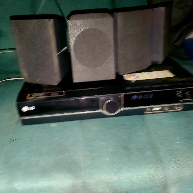 Sistema de sonido LG con parlantes - 4