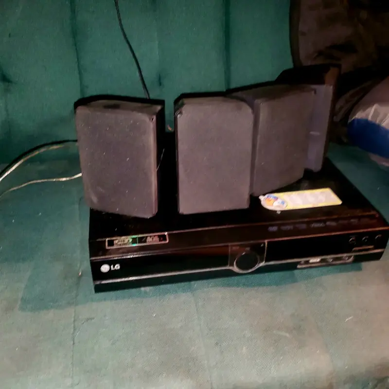 Sistema de sonido LG con parlantes - 5