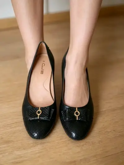 Zapatos de tacón medio negrocon detalle dorado - miniatura 3