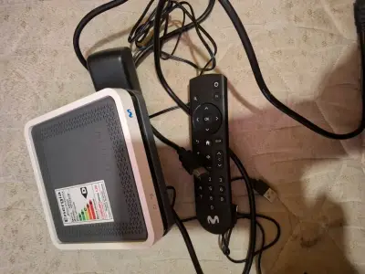 Decodificador Movistar con control remoto - miniatura 1