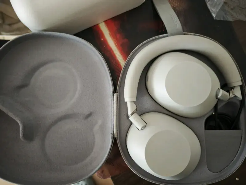 Audífonos Sony XM6 con Cancelación de Ruido - 3
