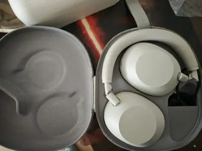 Audífonos Sony XM6  con Cancelación de Ruido - miniatura 3