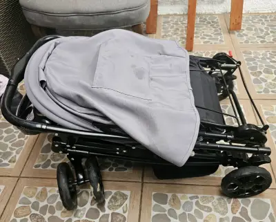 Coche de bebé Bebesit plegable gris - miniatura 2